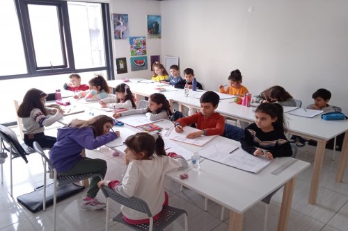 Sanatın Gücü Gülasal Yıldız ve Resim Kursu Atölyesi